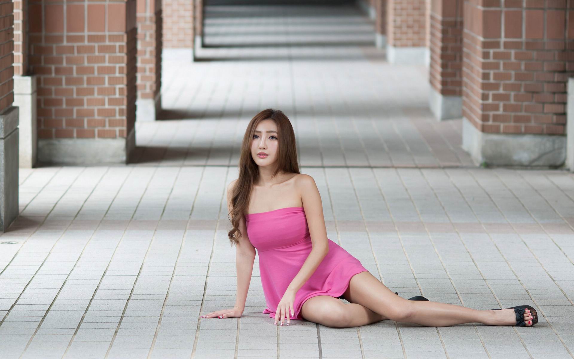 丰满嫩模美女高清桌面壁纸_高清桌面壁纸图片