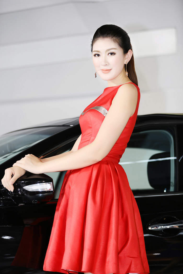 2019年济南车展香车爆棚美女写真图集图片