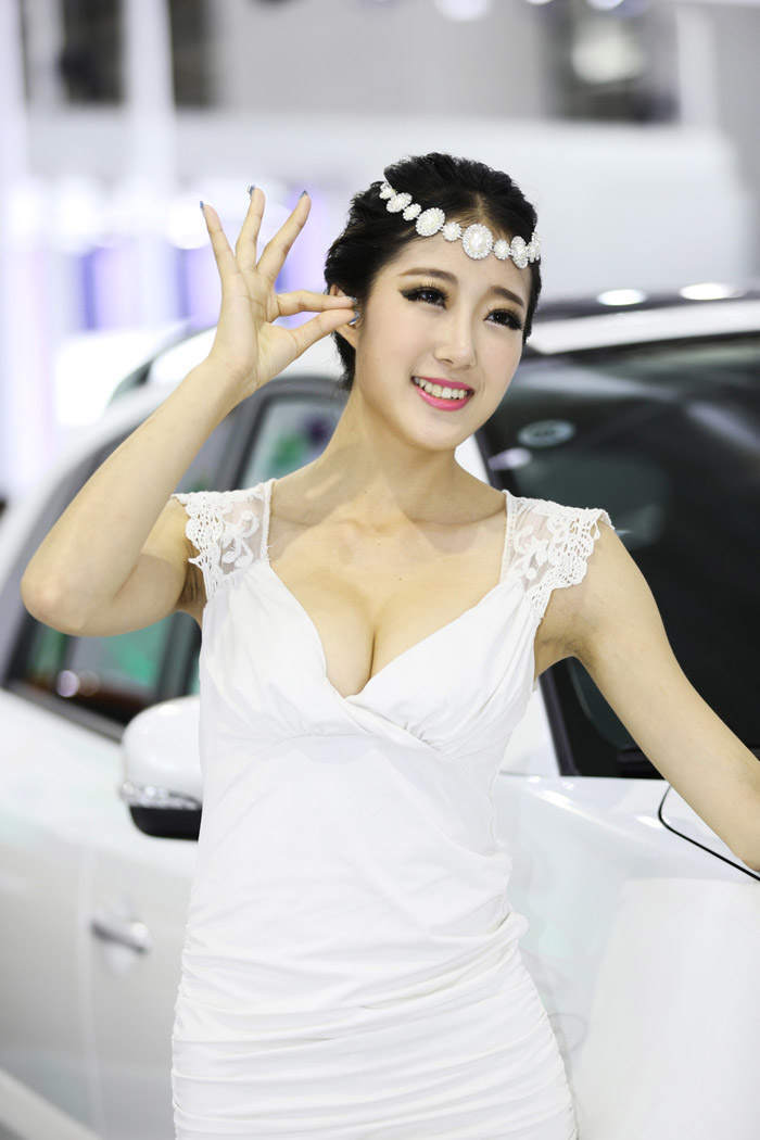 2019年济南车展香车爆棚美女写真图集图片
