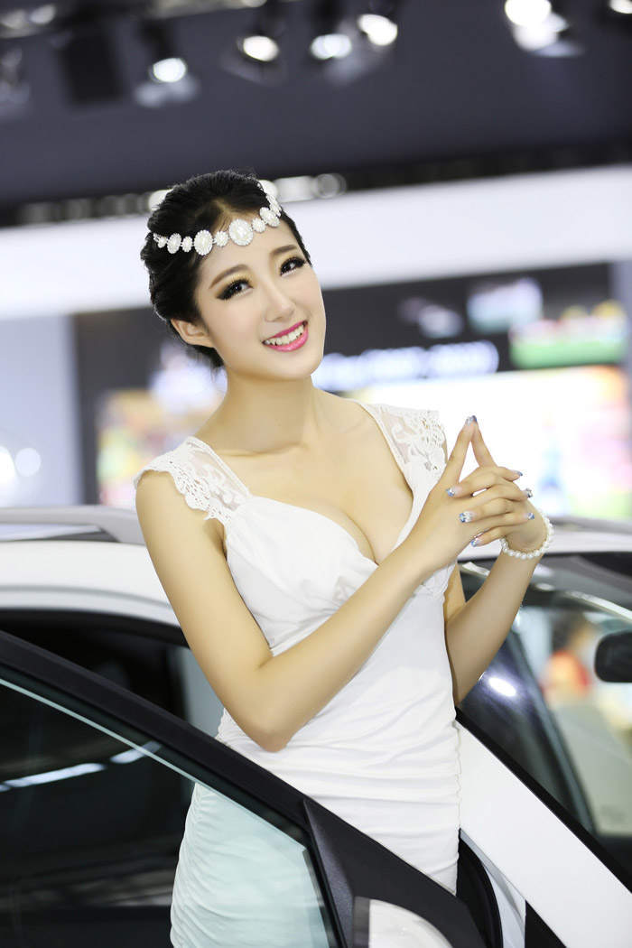 2019年济南车展香车爆棚美女写真图集图片