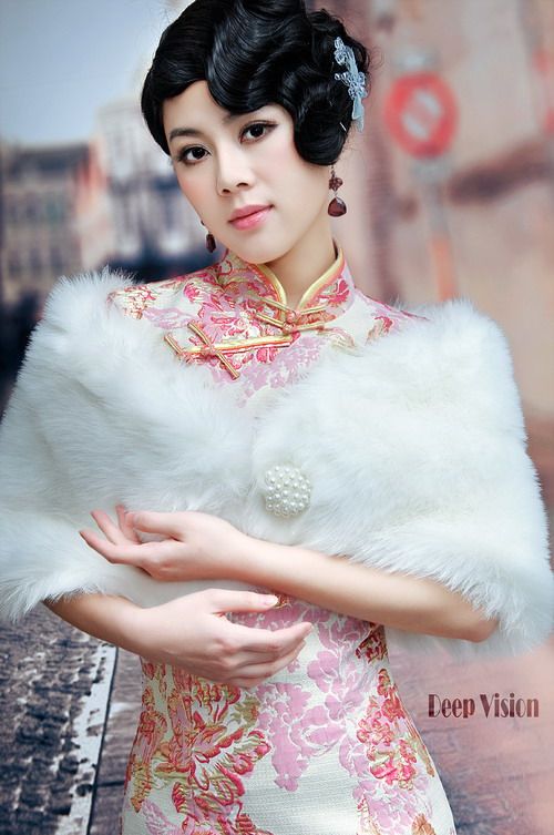 超女陈怡演绎另类性感旗袍图片
