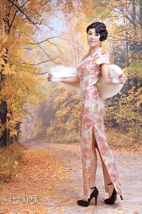 超女陈怡演绎另类性感旗袍图片