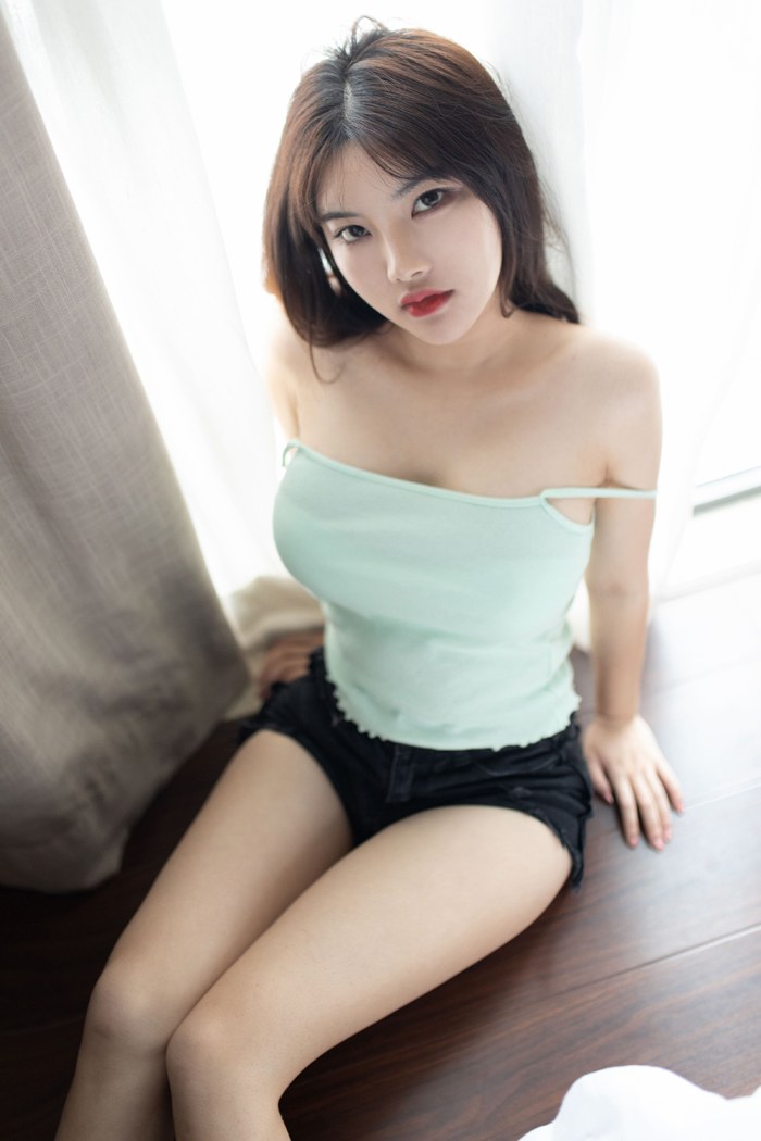 内地火辣尤物周于希长腿高跟等你品尝美女主播写真摄影图片图片
