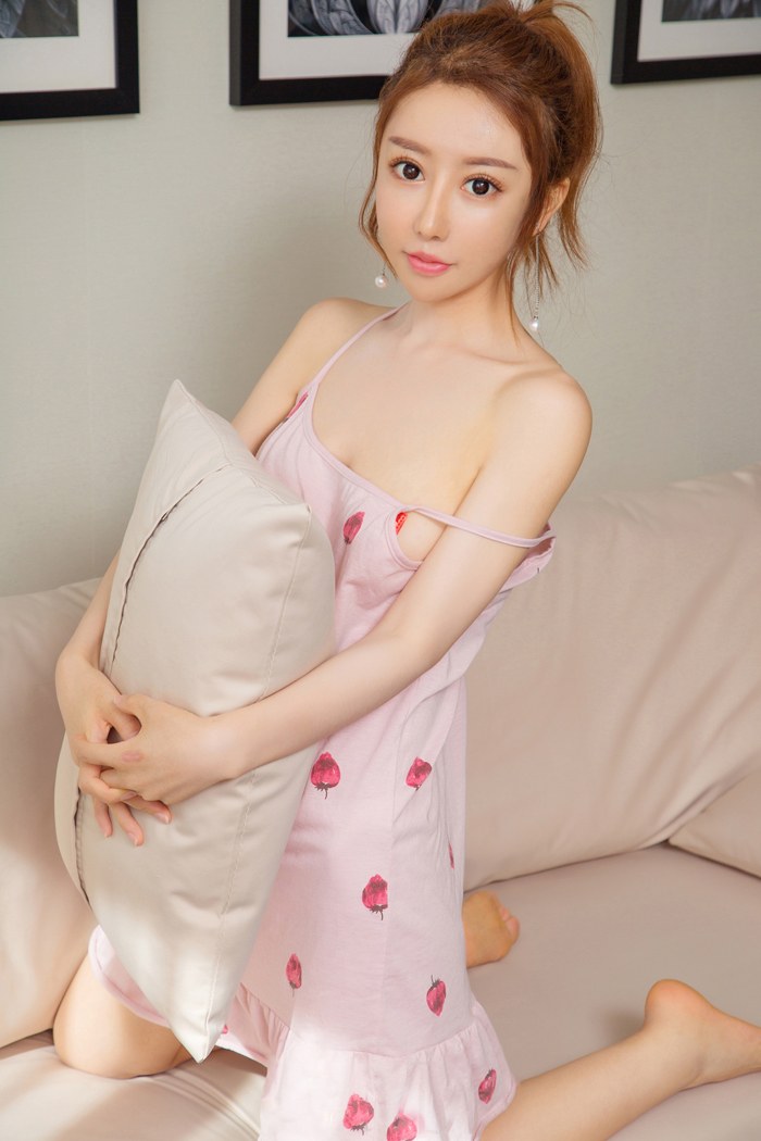 靓丽少女夏瑶如玉肌肤丰满酥胸迷人眼图片