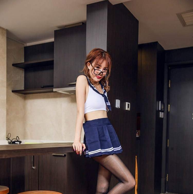 制服女子图片