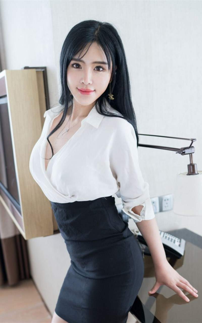 制服女子图片