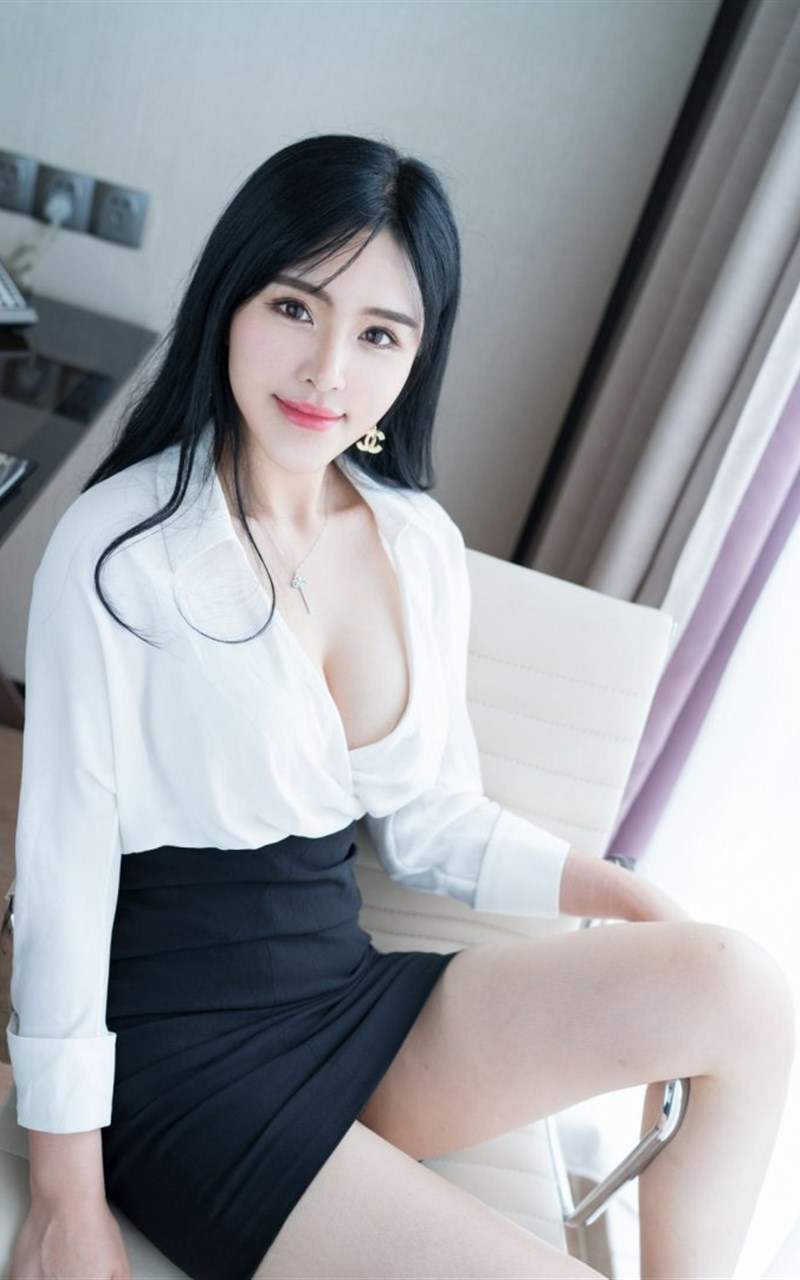 制服女子图片