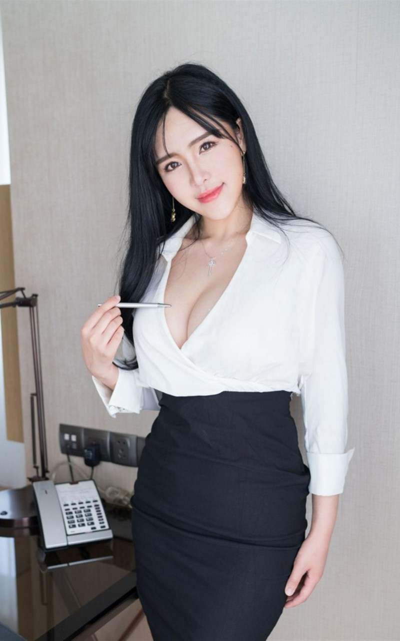 制服女子图片