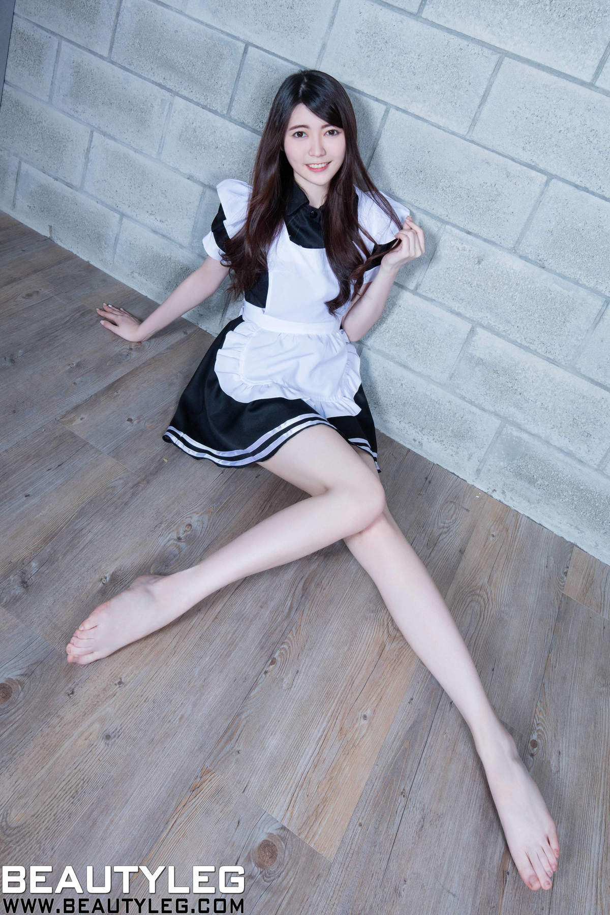 亚洲美女网腿模黄品瑄Brindy黑丝旗袍套裙女仆高清模特美腿写真集图片