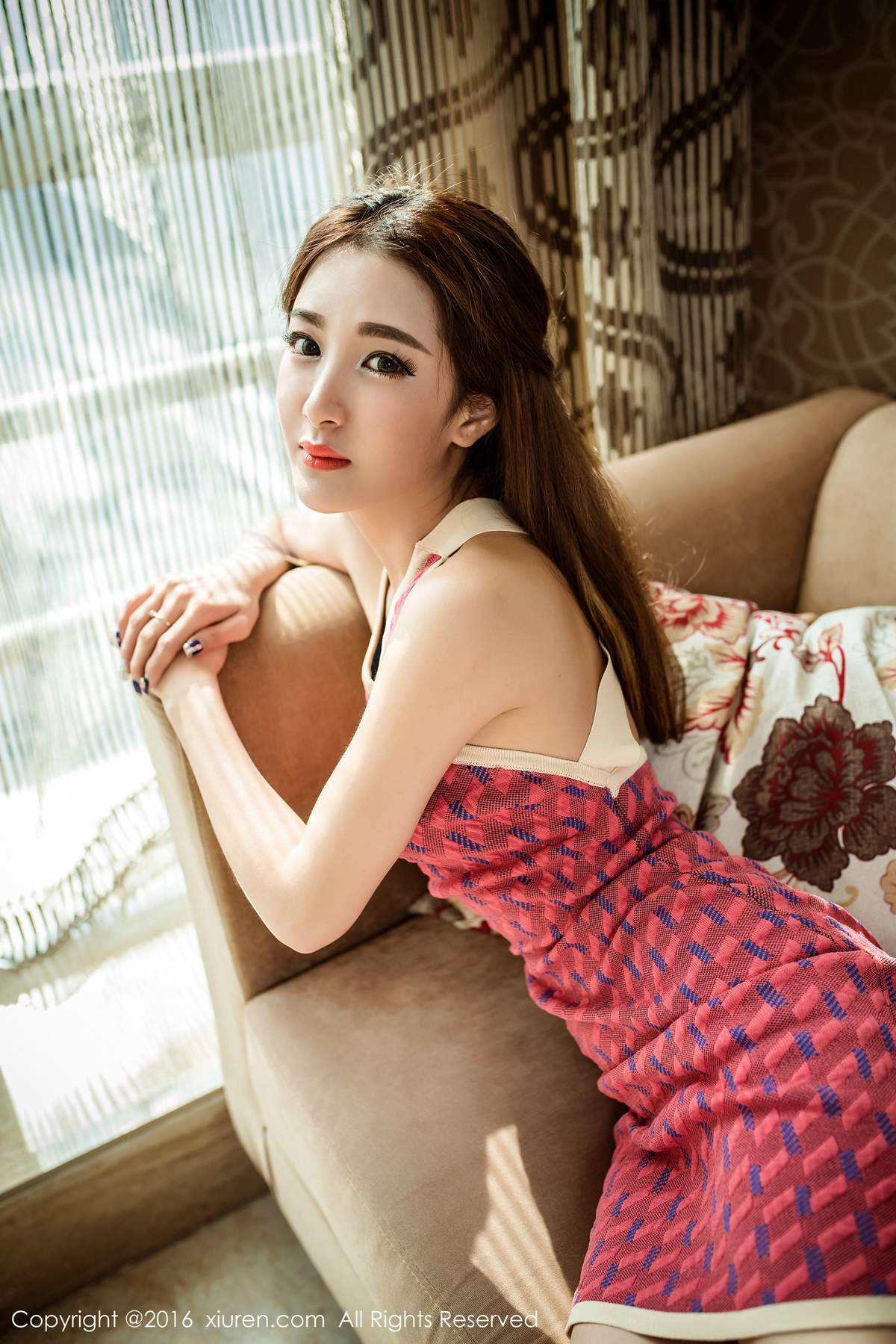 美女梁莹图片