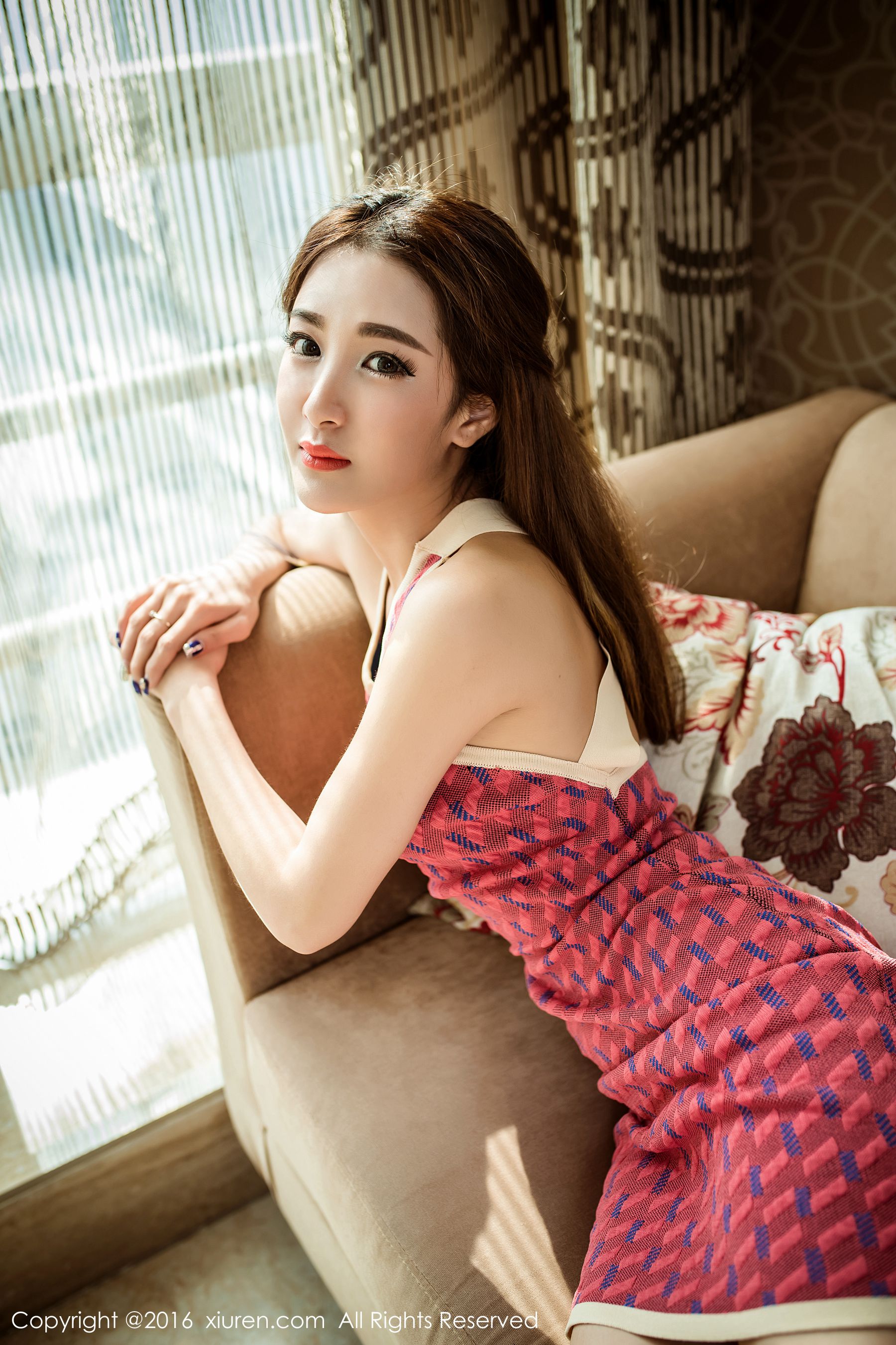 美女梁莹图片