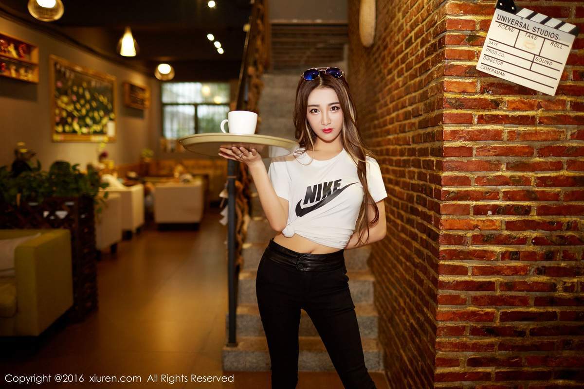 美女梁莹图片