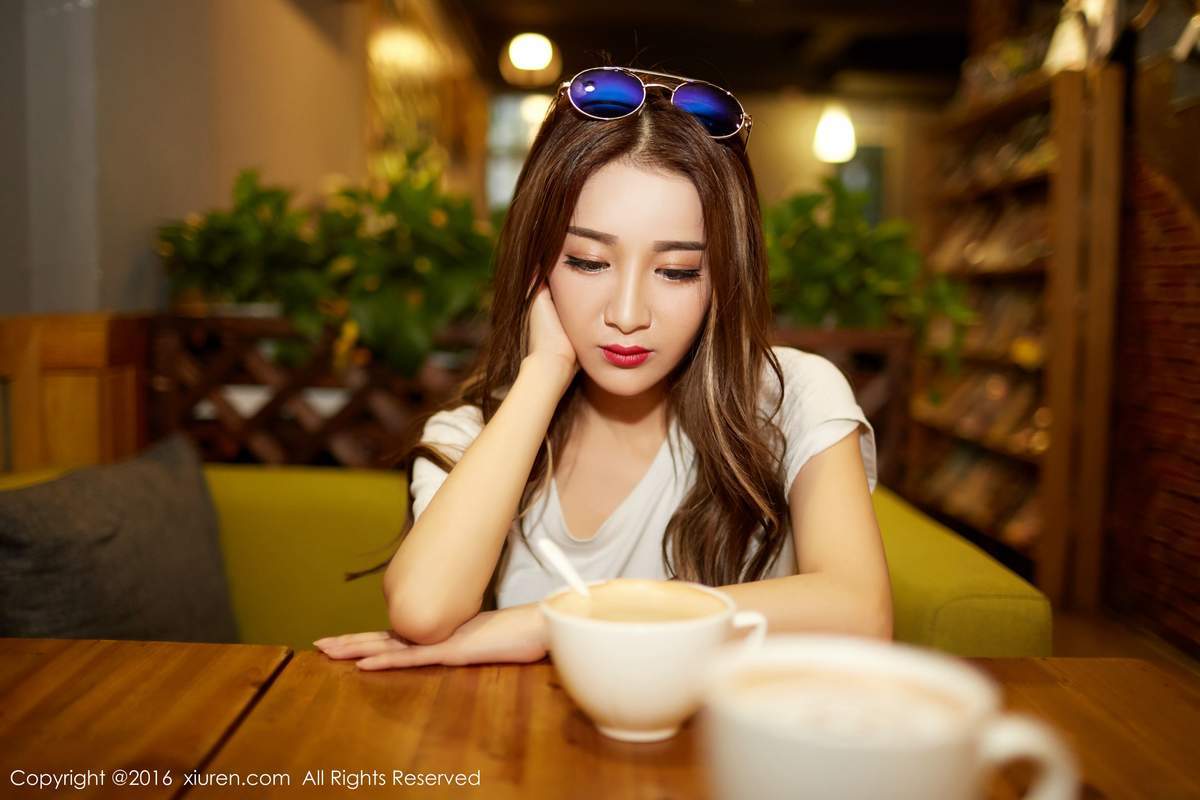 美女梁莹图片