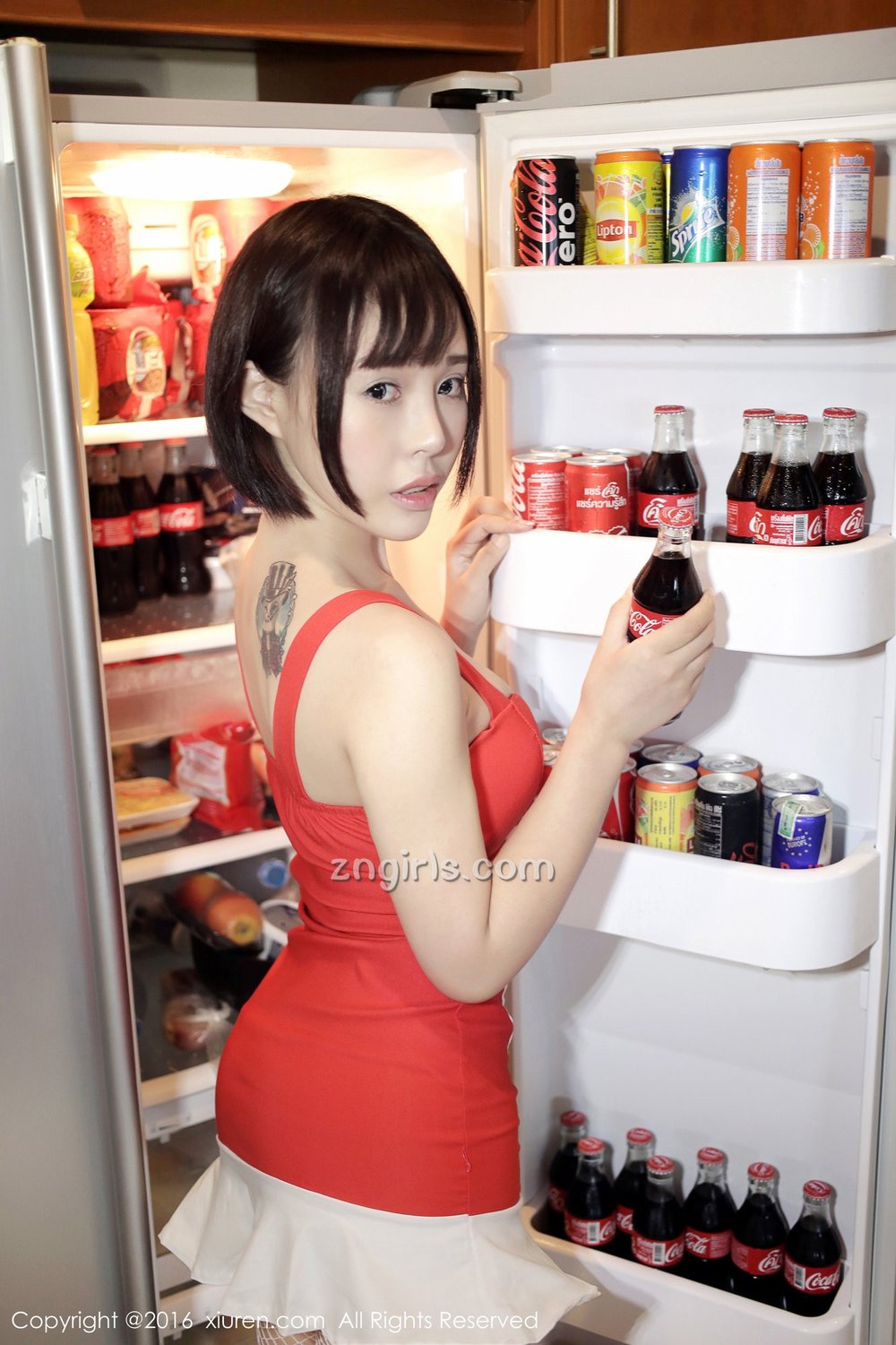 美女艾莉图片