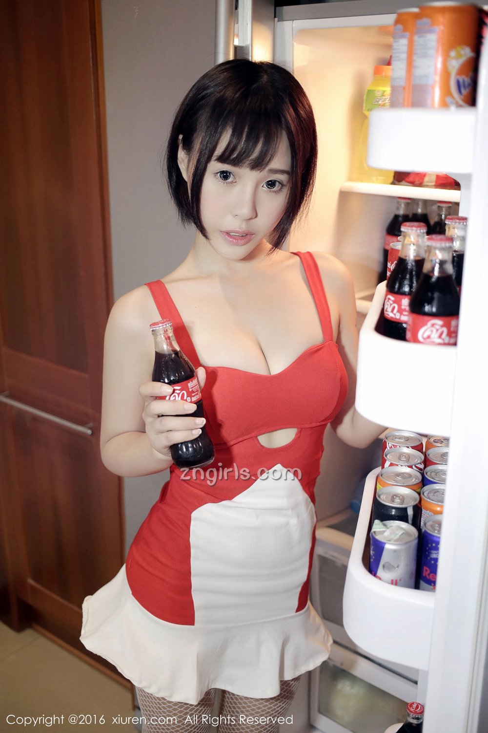 美女艾莉图片