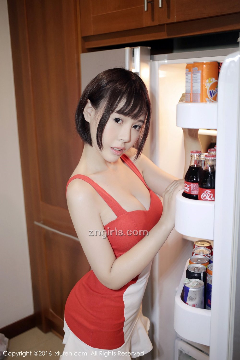 美女艾莉图片