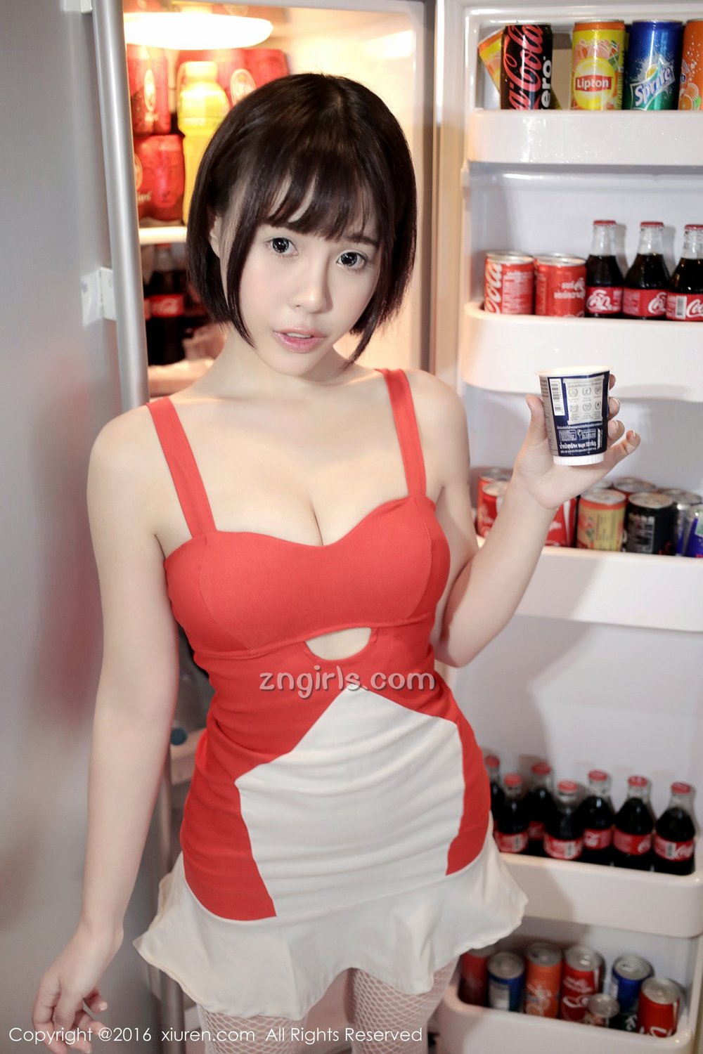 美女艾莉图片