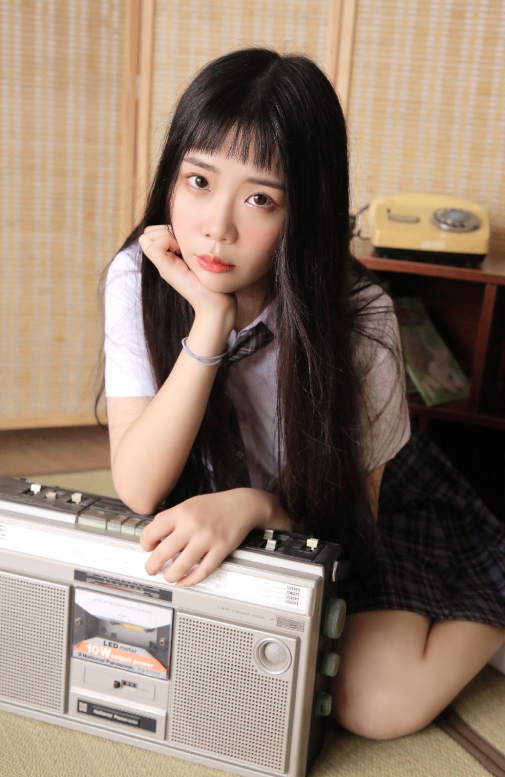 美女艾莉图片