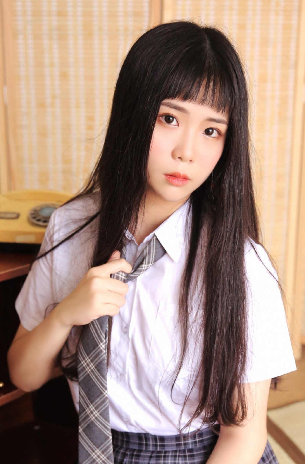 美女艾莉图片