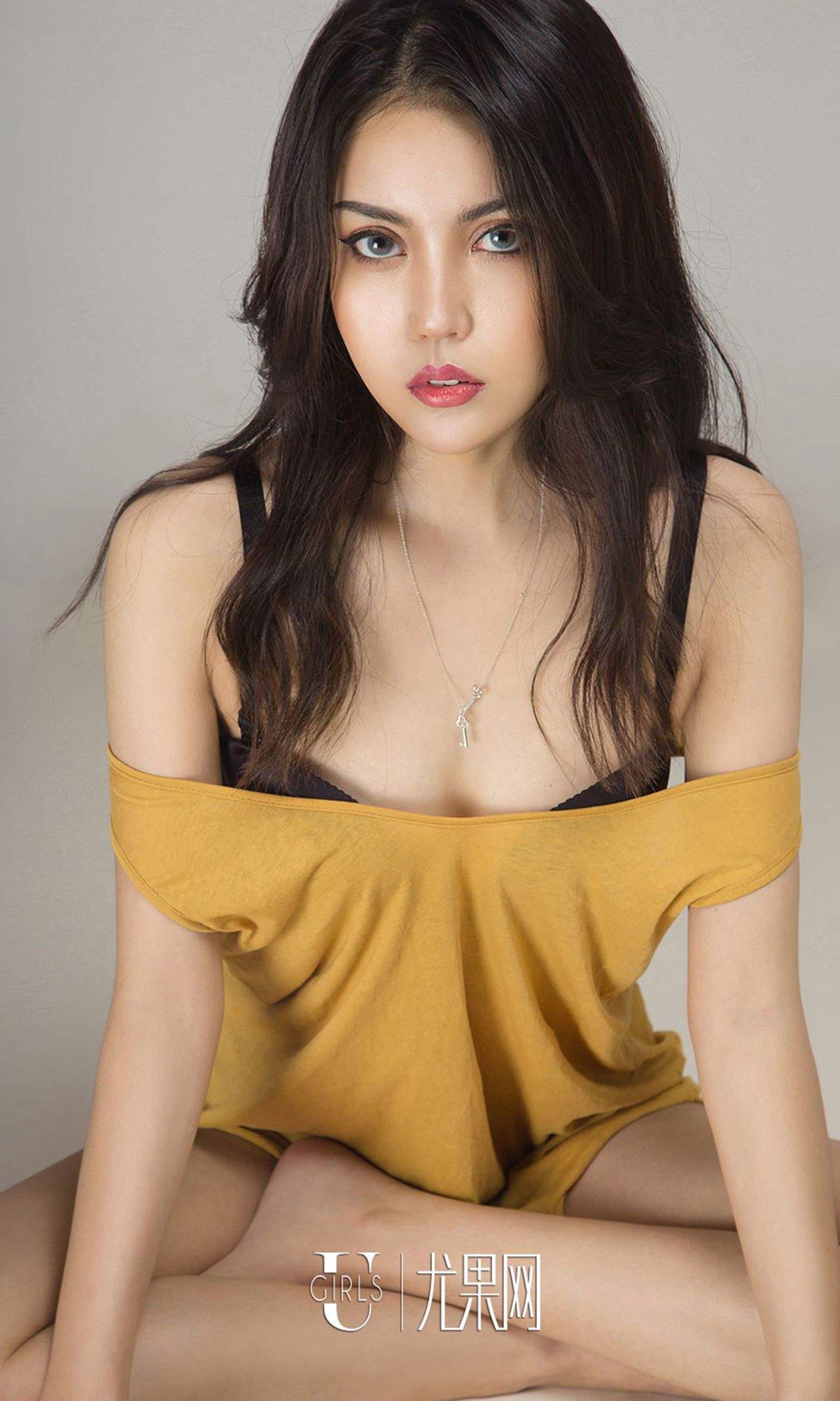 白嫩丰满美胸美女韩安琪前凸后翘蚀骨销魂图片