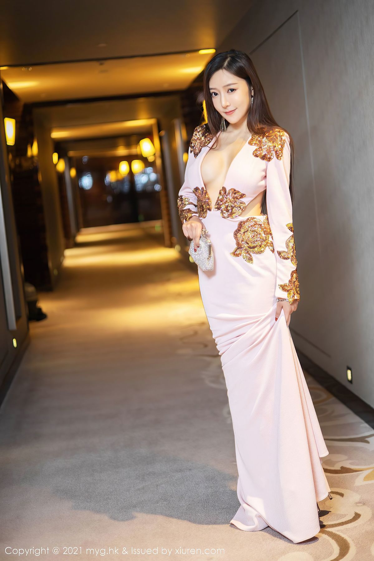 美女169pp王馨瑶yanni-一身黑色高开叉晚礼服高清妹子壁纸图片图片