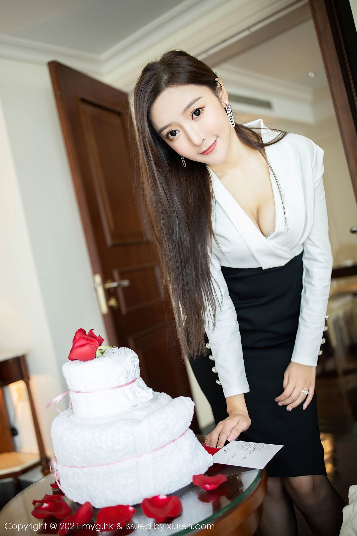 美女169pp王馨瑶yanni-一身黑色高开叉晚礼服高清妹子壁纸图片图片