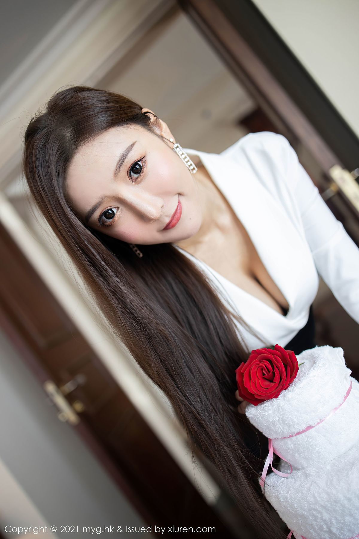 美女169pp王馨瑶yanni-一身黑色高开叉晚礼服高清妹子壁纸图片图片