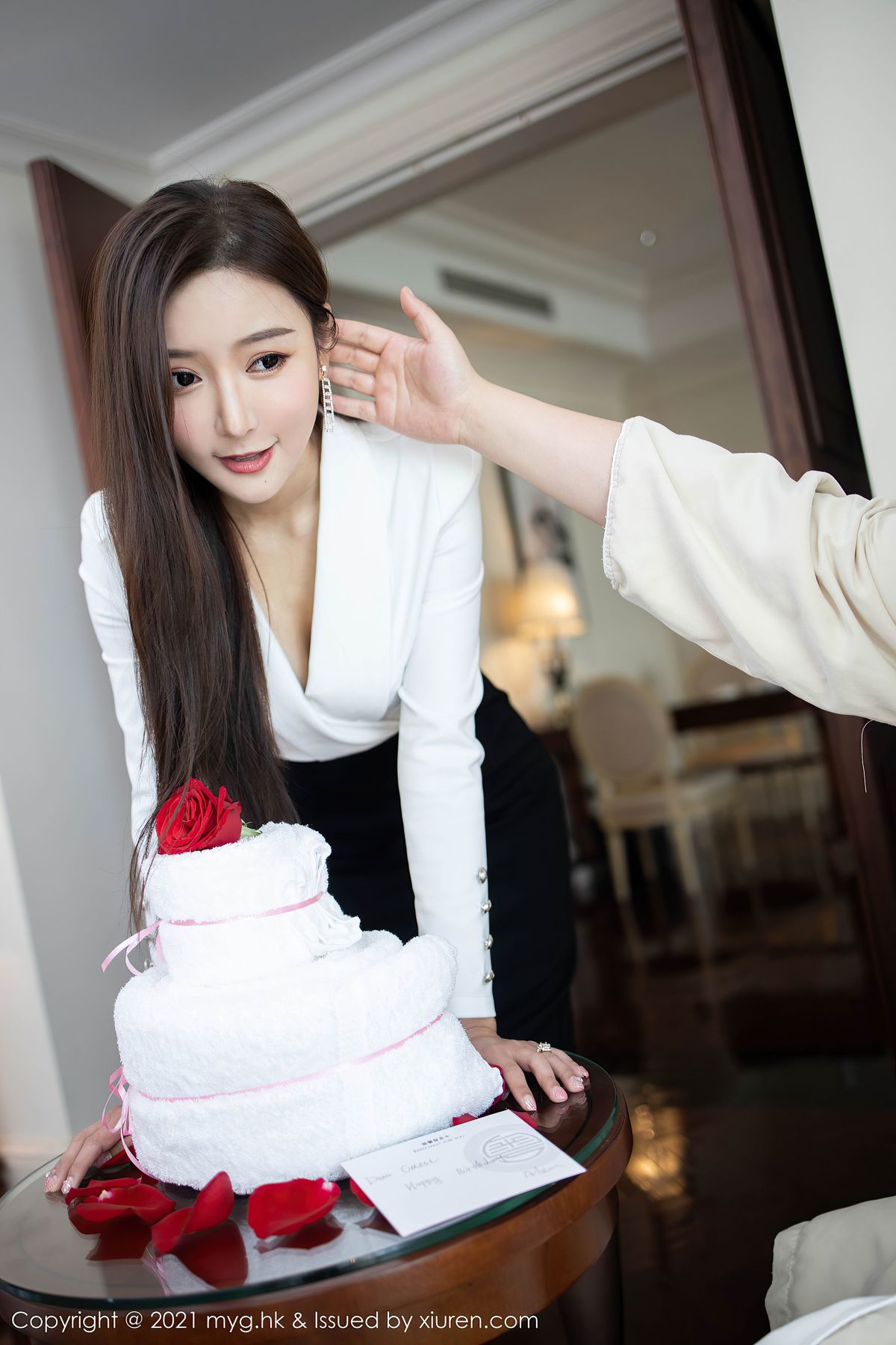 美女169pp王馨瑶yanni-一身黑色高开叉晚礼服高清妹子壁纸图片图片