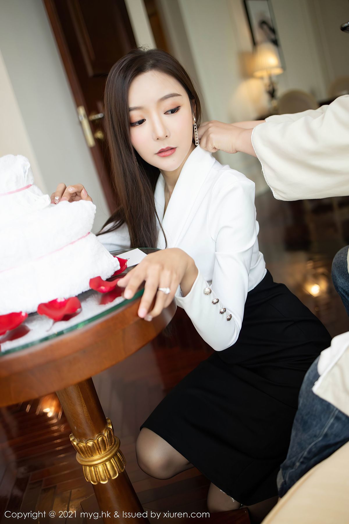 美女169pp王馨瑶yanni-一身黑色高开叉晚礼服高清妹子壁纸图片图片