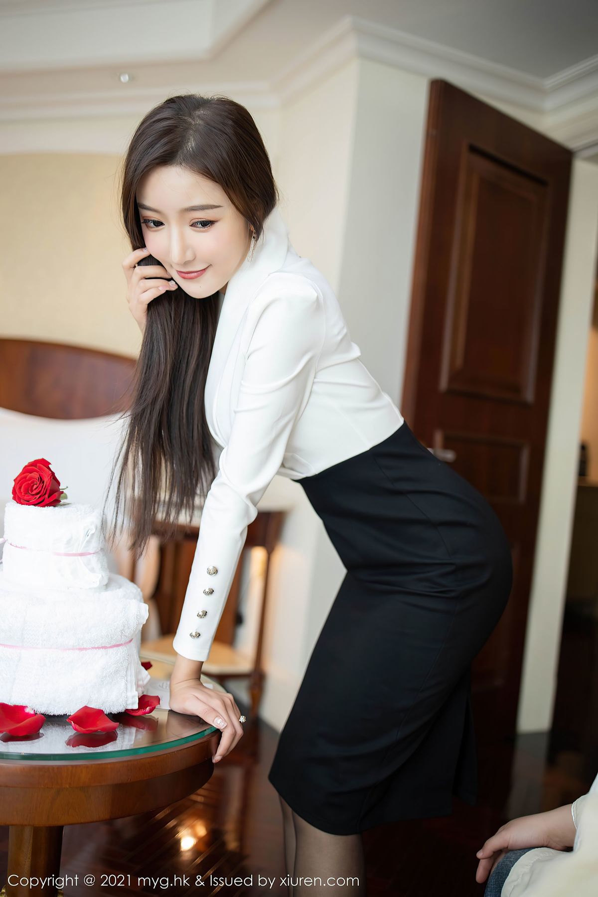 美女169pp王馨瑶yanni-一身黑色高开叉晚礼服高清妹子壁纸图片图片
