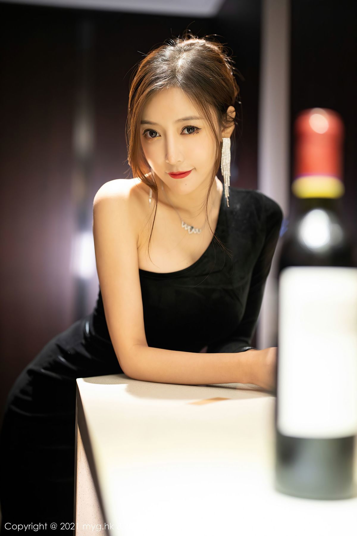 美女169pp王馨瑶yanni-一身黑色高开叉晚礼服高清妹子壁纸图片图片