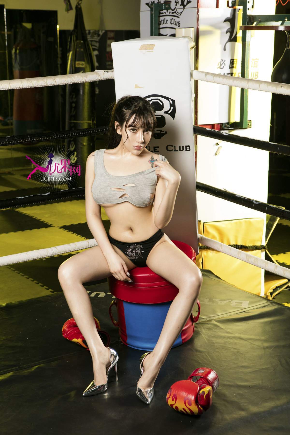 美女杨佩图片
