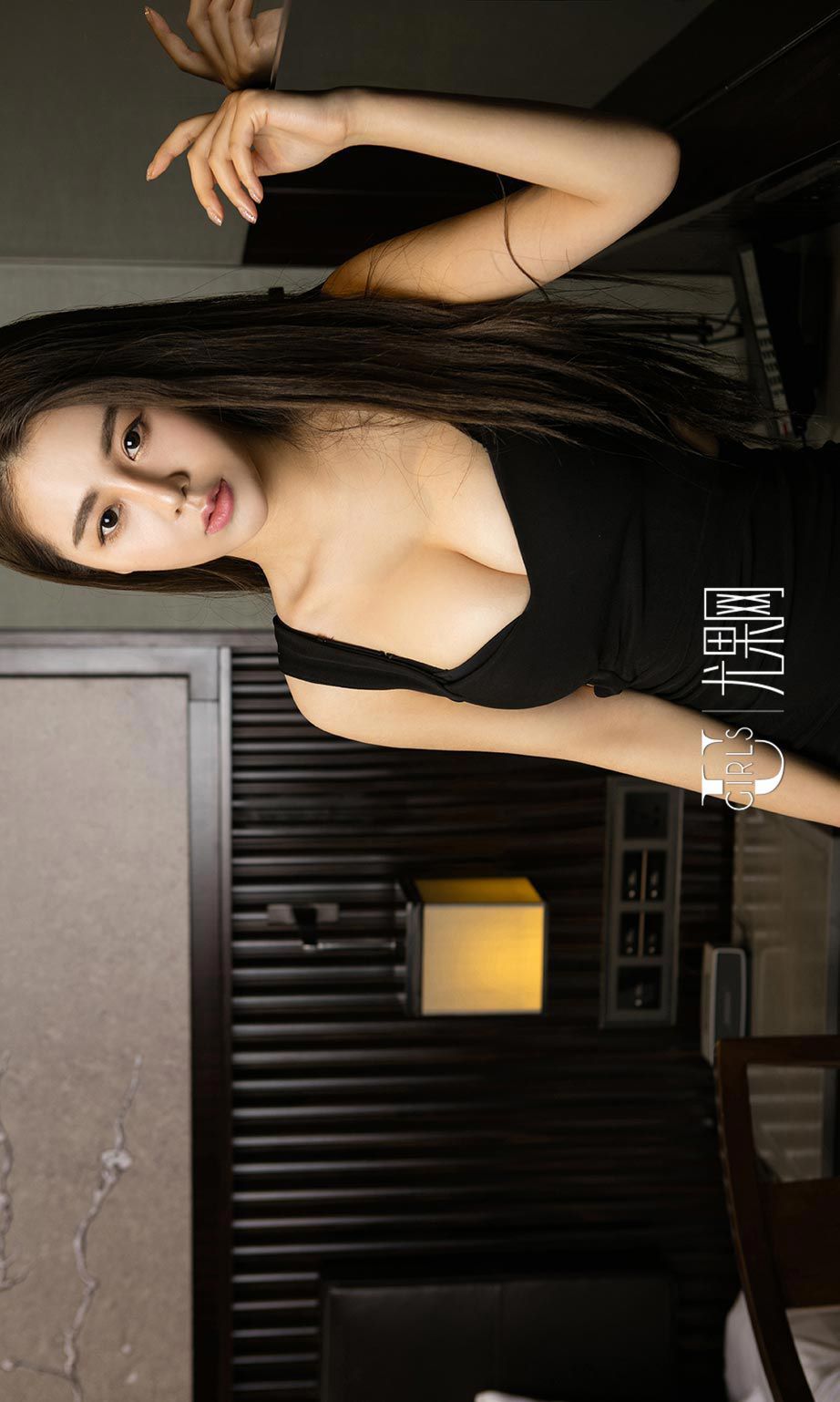 90后美女欣妍黑与白高清妹子写真集图片