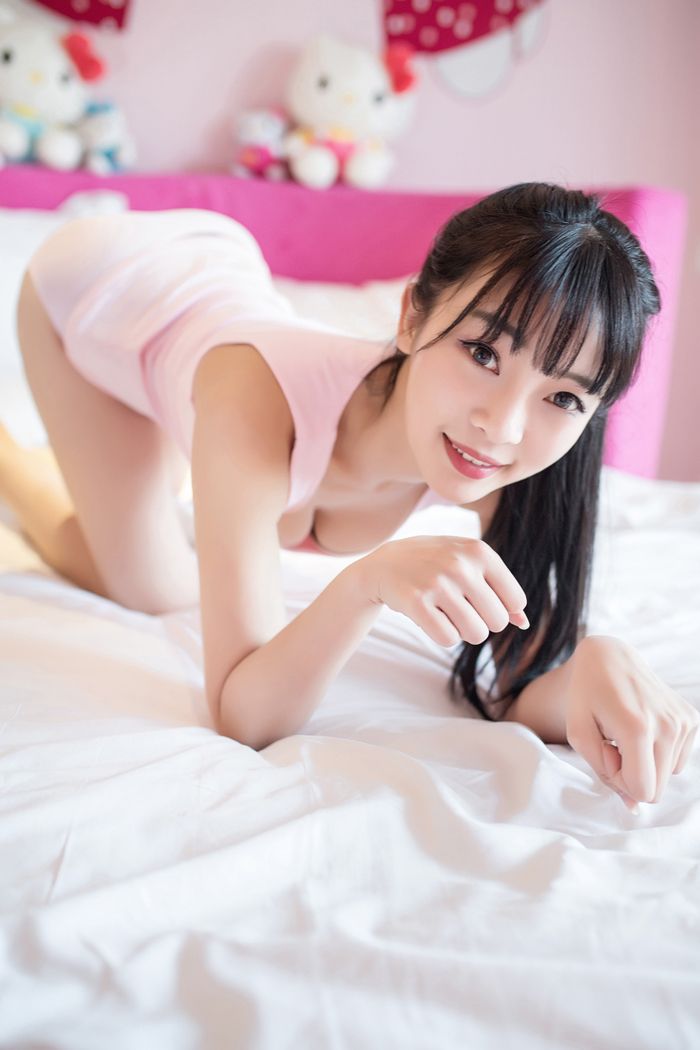 诱人美女模特俏皮妹子莉莉丝学生短裙内内走光光高清美女壁纸图片图片