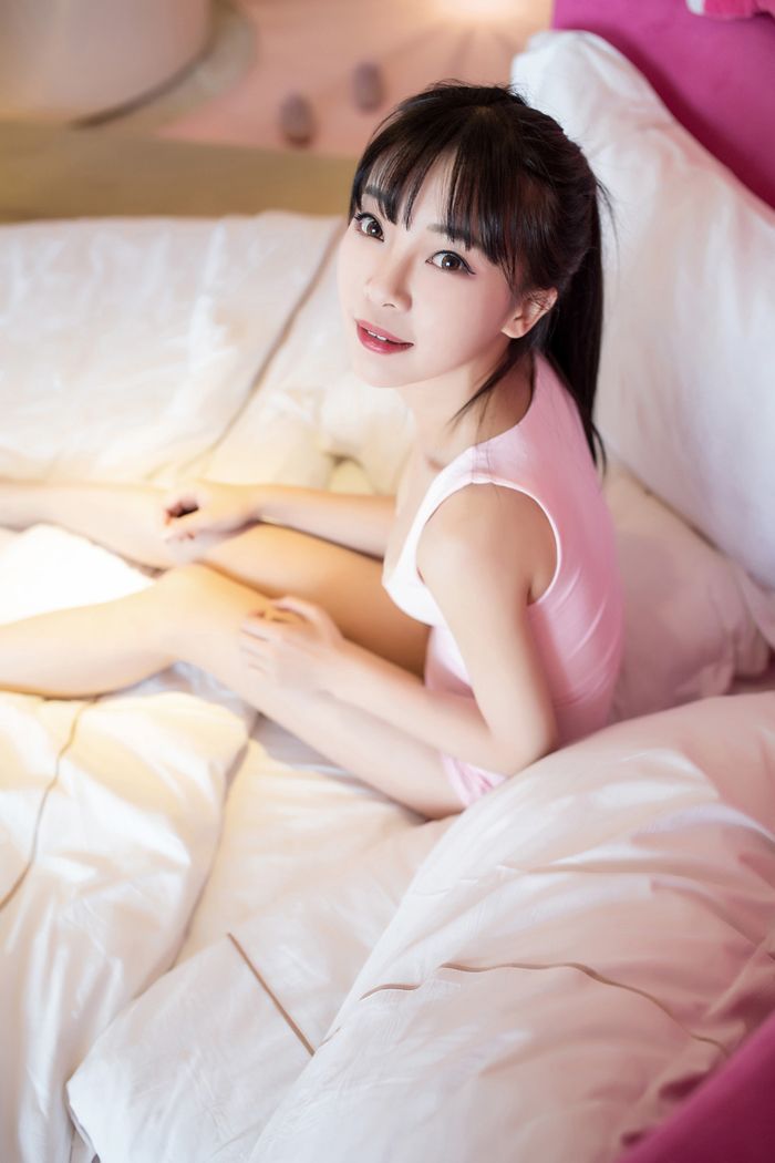 诱人美女模特俏皮妹子莉莉丝学生短裙内内走光光高清美女壁纸图片图片
