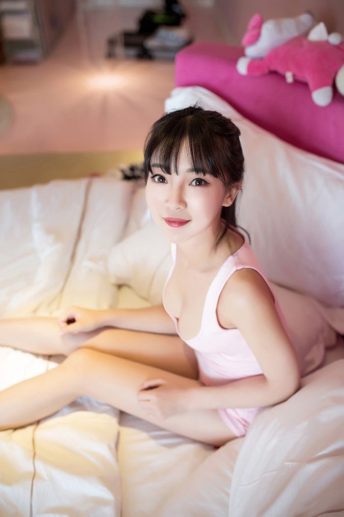 诱人美女模特俏皮妹子莉莉丝学生短裙内内走光光高清美女壁纸图片图片