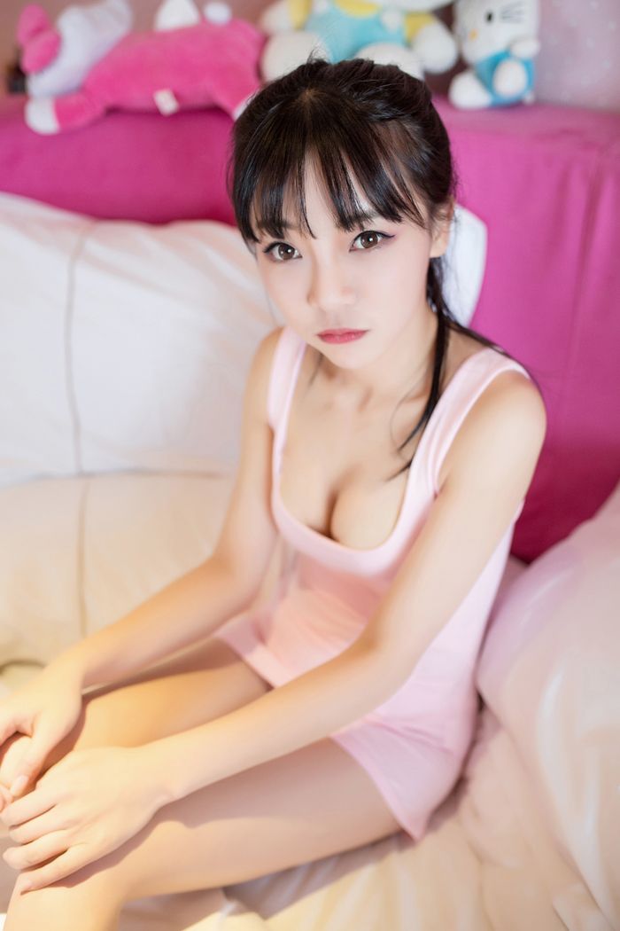 诱人美女模特俏皮妹子莉莉丝学生短裙内内走光光高清美女壁纸图片图片