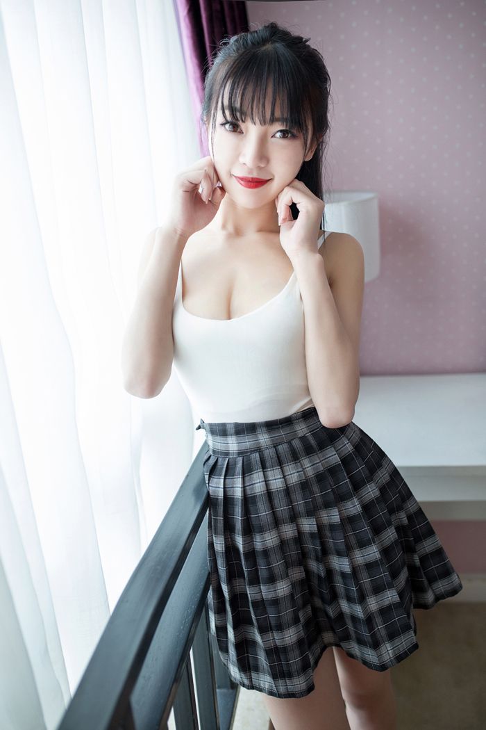 诱人美女模特俏皮妹子莉莉丝学生短裙内内走光光高清美女壁纸图片图片