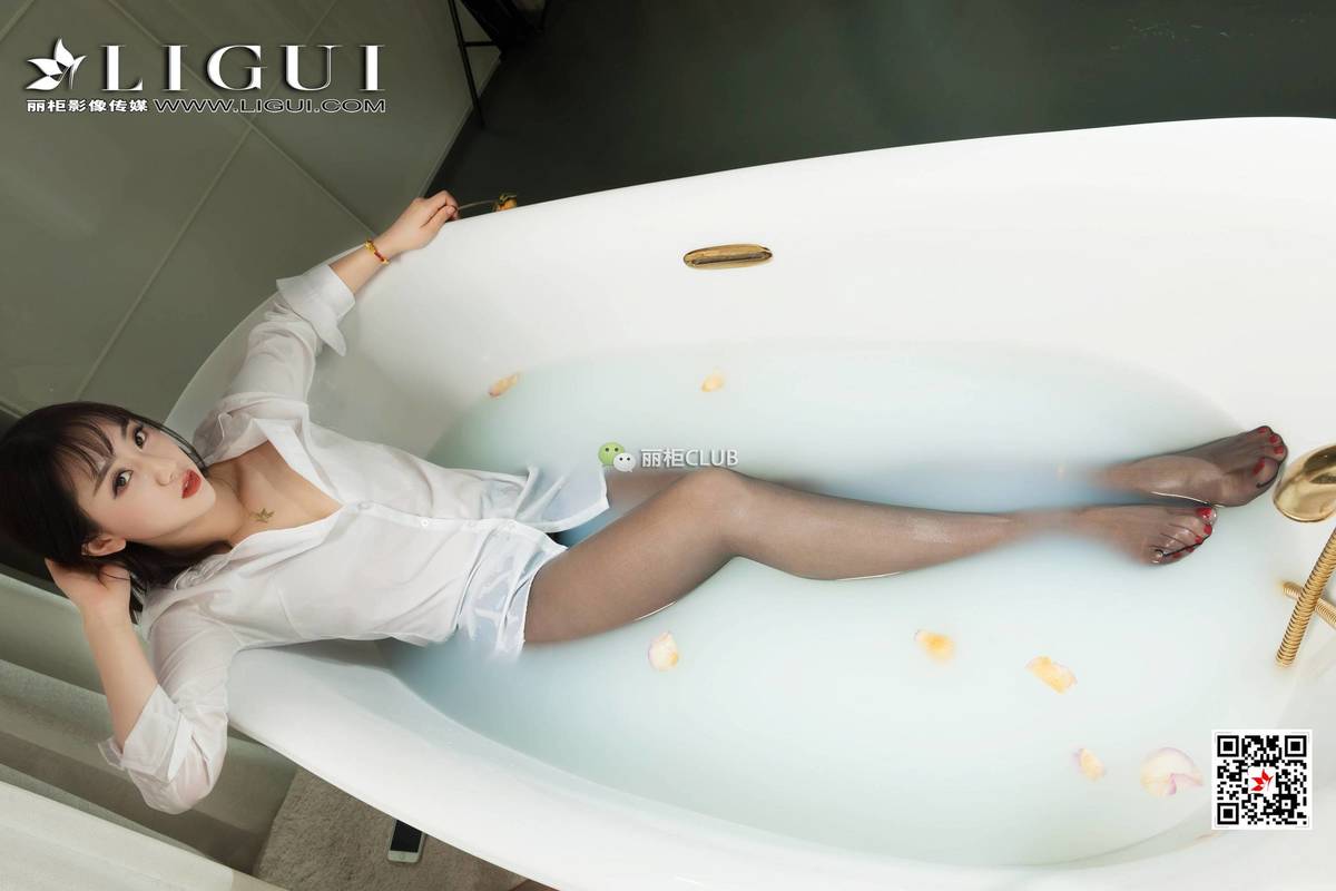 长腿玉足模特然然浴缸丝足迷情网络丽人写真集图片