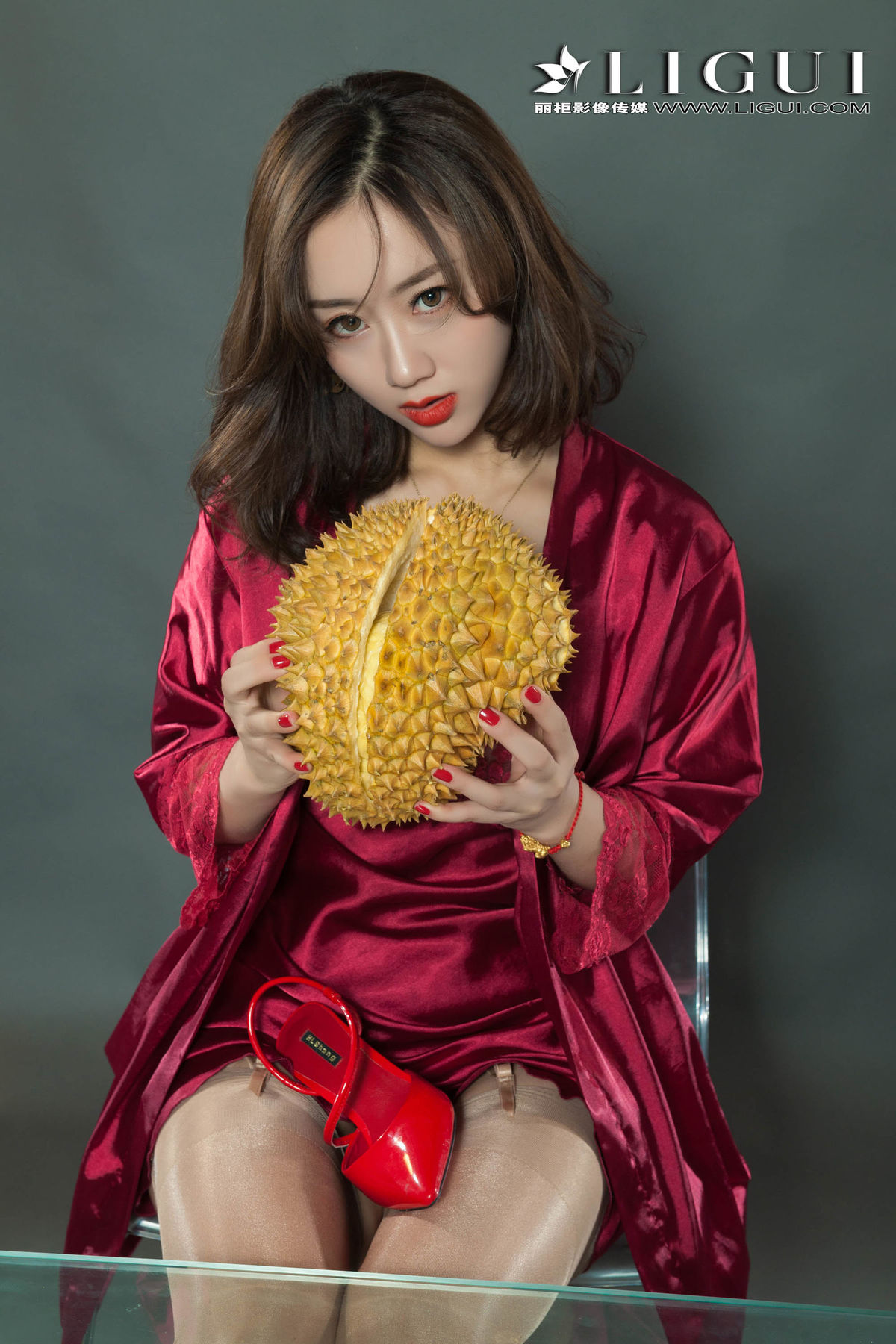 美女然然图片
