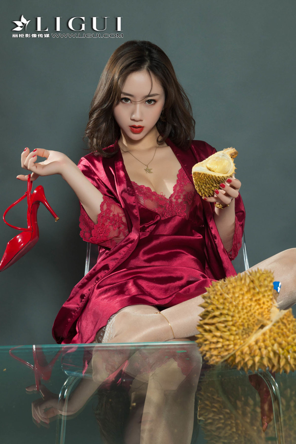 长腿玉足模特然然浴缸丝足迷情网络丽人写真集图片