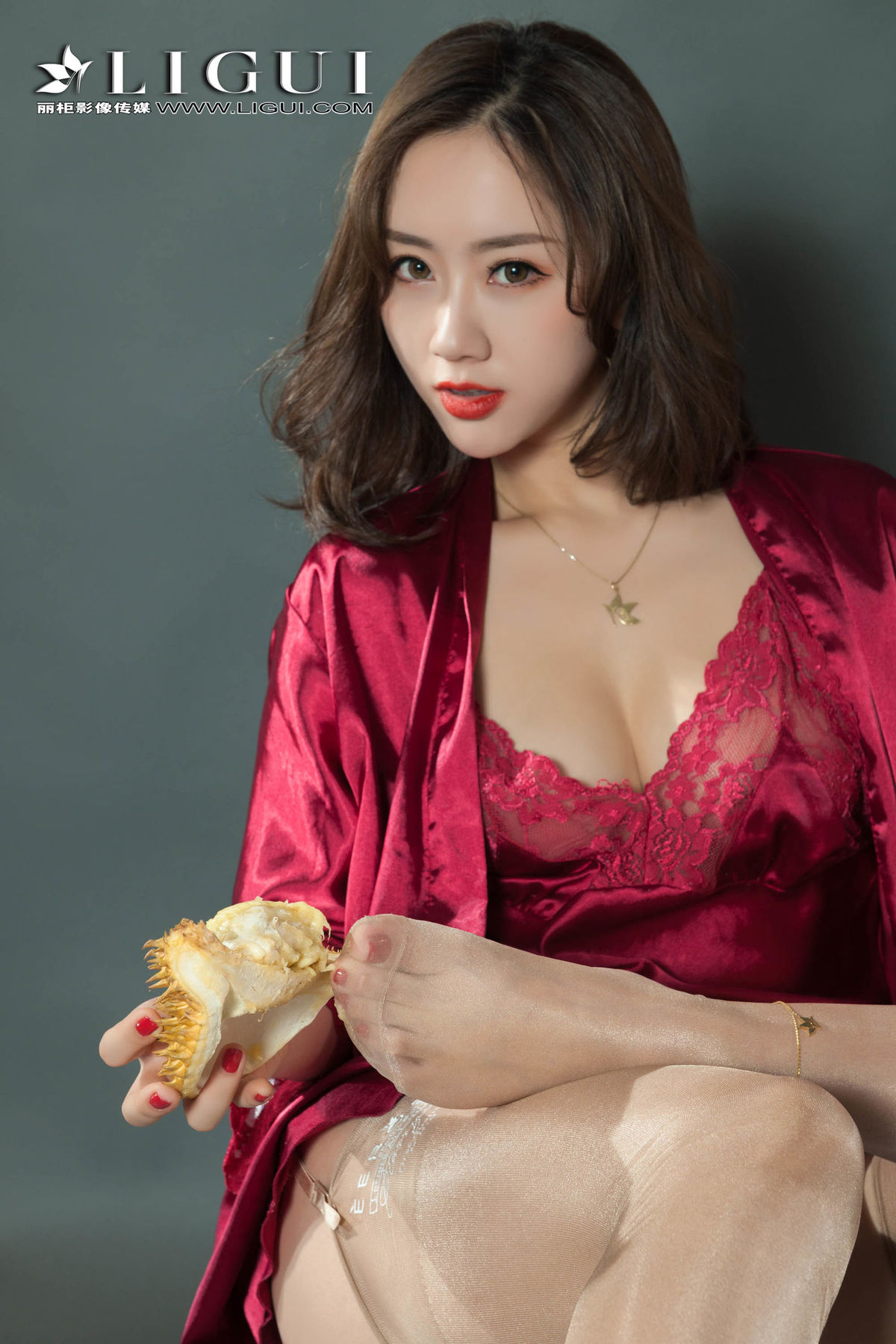 长腿玉足模特然然浴缸丝足迷情网络丽人写真集图片