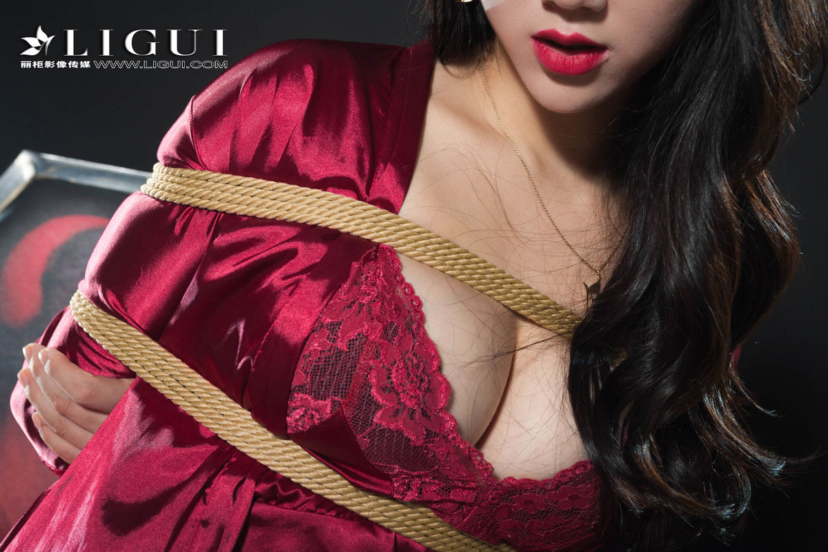 美女然然图片