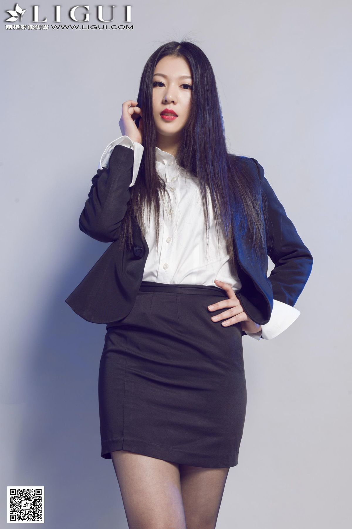 年轻漂亮美女Model佳怡长腿空姐制服丝足上下全集美腿玉足高清大长腿写真图片图片