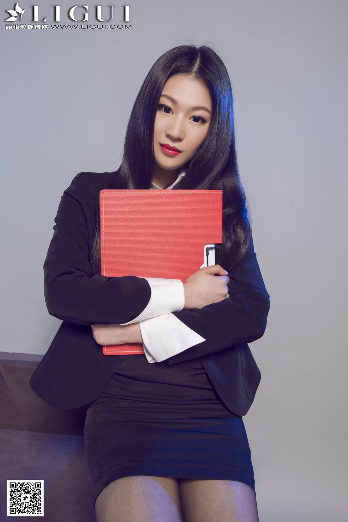 年轻漂亮美女佳怡蓝色妖姬网络丽人高清大长腿美女写真集图片