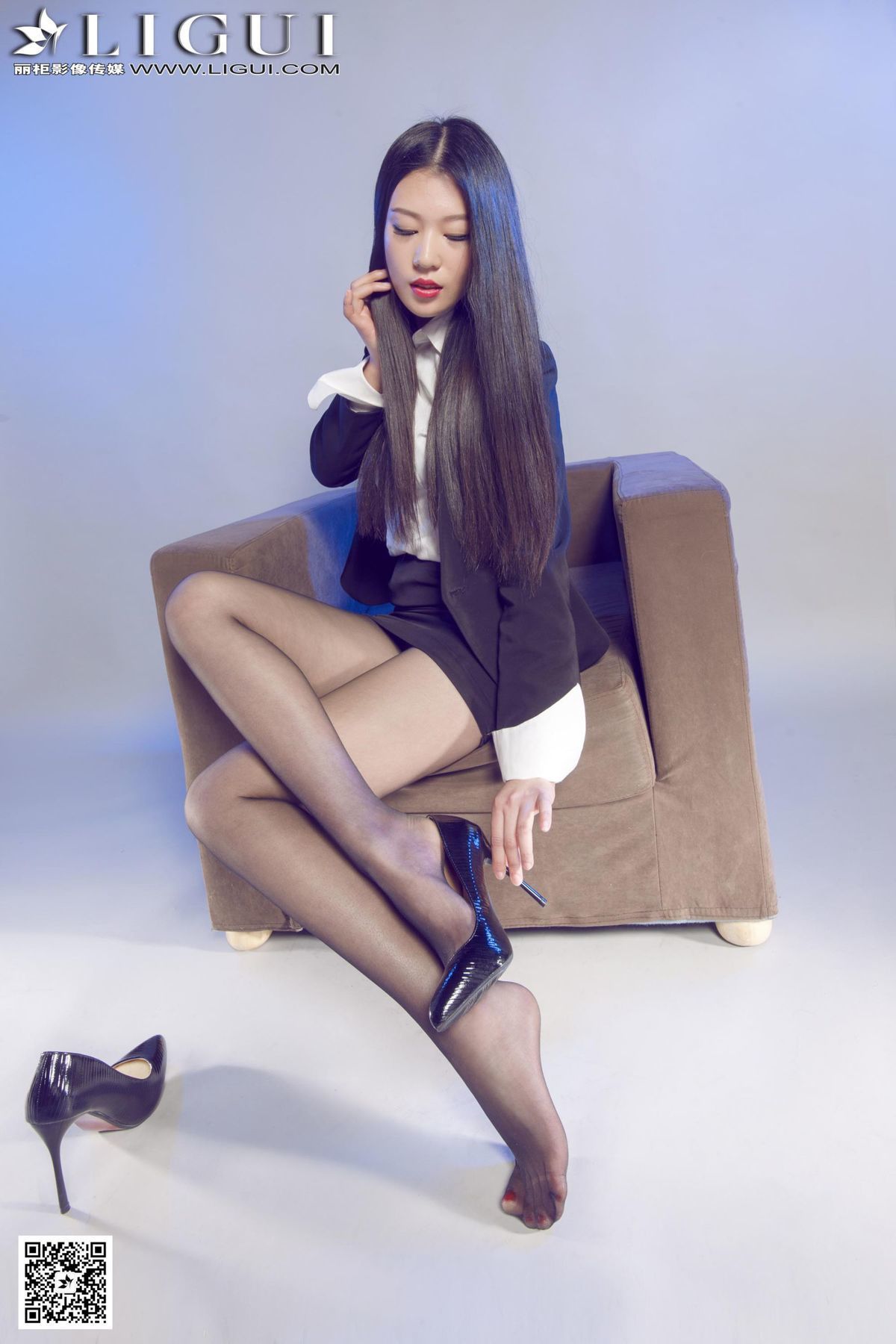 年轻漂亮美女佳怡蓝色妖姬网络丽人高清大长腿美女写真集图片