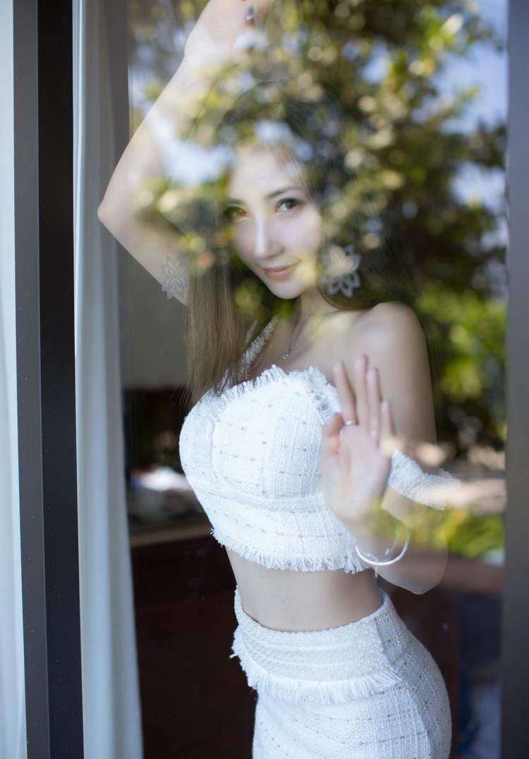 丽柜由美图片
