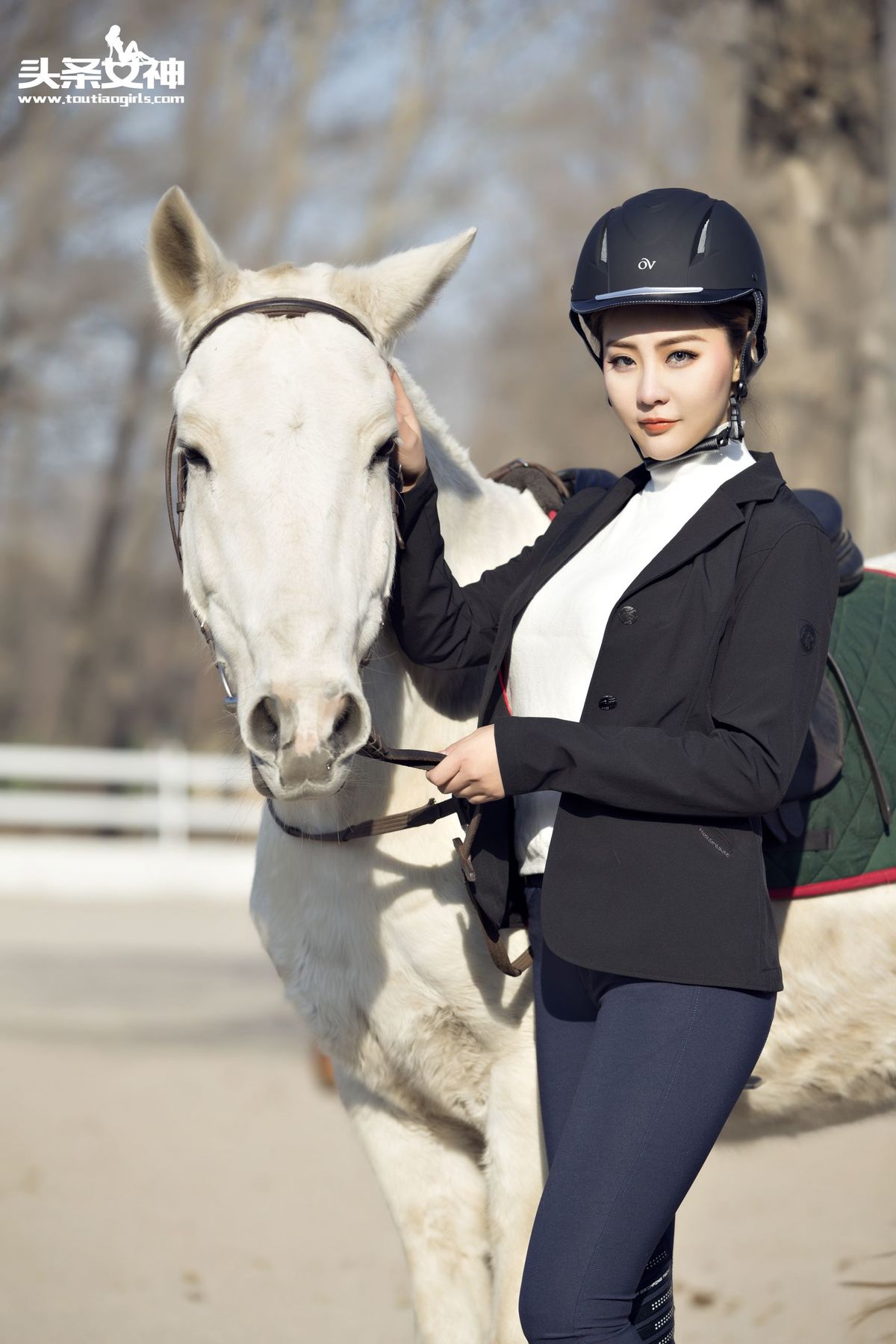 专业模特美女郭婉婷优雅骑手高清mm写真集图片