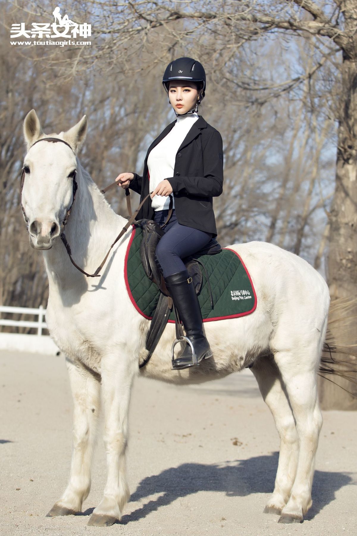 专业模特美女郭婉婷优雅骑手高清mm写真集图片