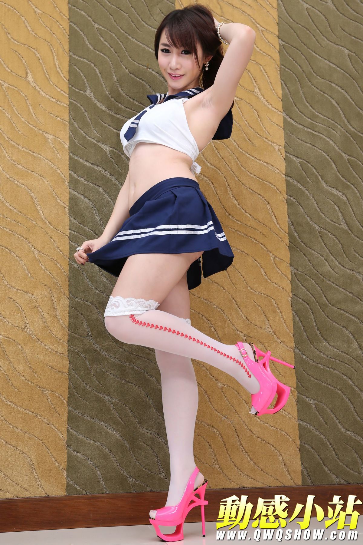美女关关图片